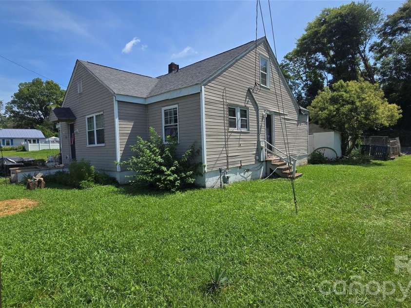 3418 York Highway, Gastonia, NC 28052.  MLS# CAR4272438, YatesRealty ID 28736. 