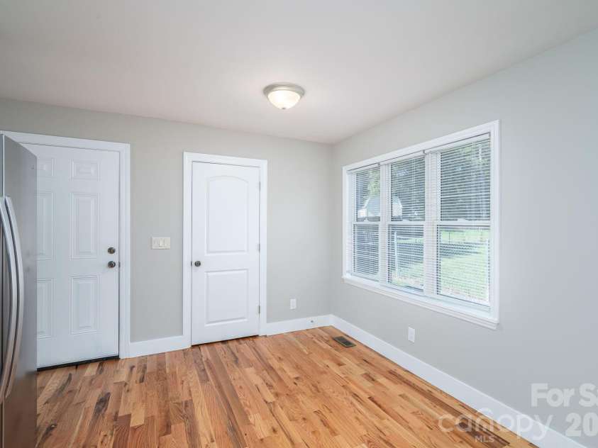 412 Forest Drive, Maiden, NC 28650.  MLS# CAR4389882, YatesRealty ID 28737. Dining Area