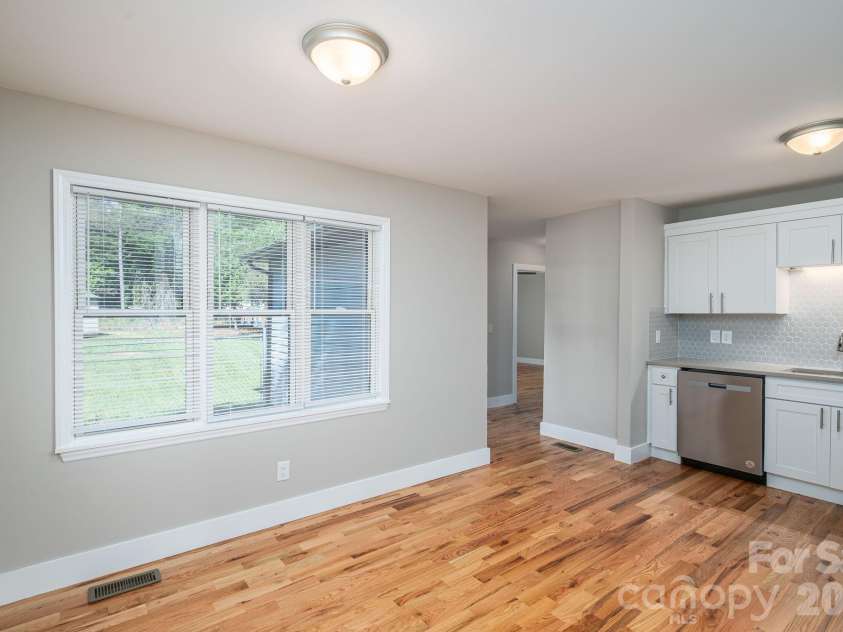 412 Forest Drive, Maiden, NC 28650.  MLS# CAR4389882, YatesRealty ID 28737. Dining Area