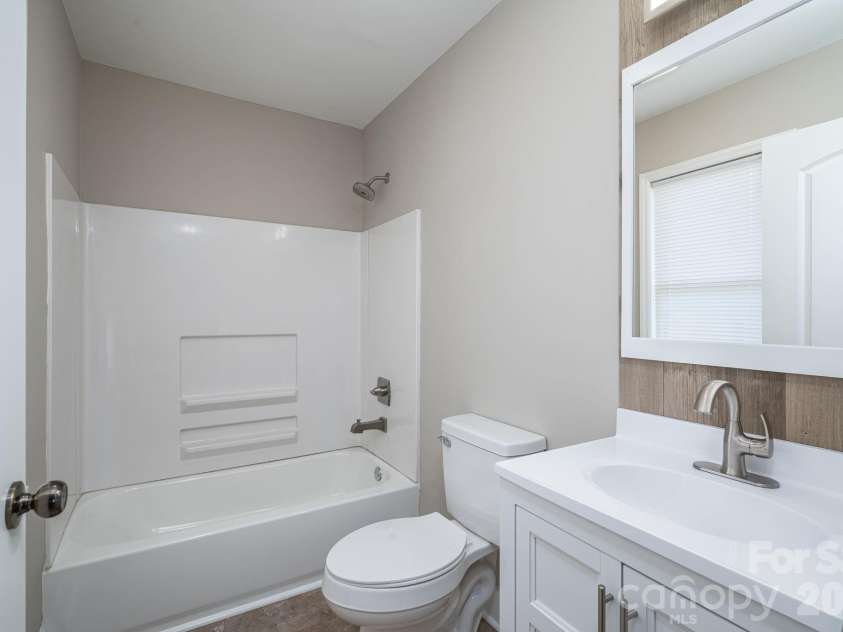 412 Forest Drive, Maiden, NC 28650.  MLS# CAR4389882, YatesRealty ID 28737. Primary Bath