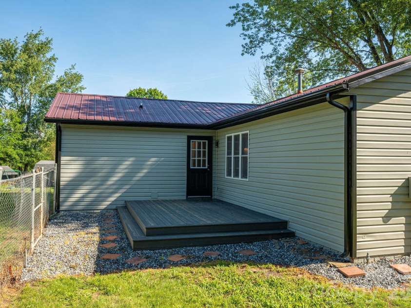 412 Forest Drive, Maiden, NC 28650.  MLS# CAR4389882, YatesRealty ID 28737. Rear Deck