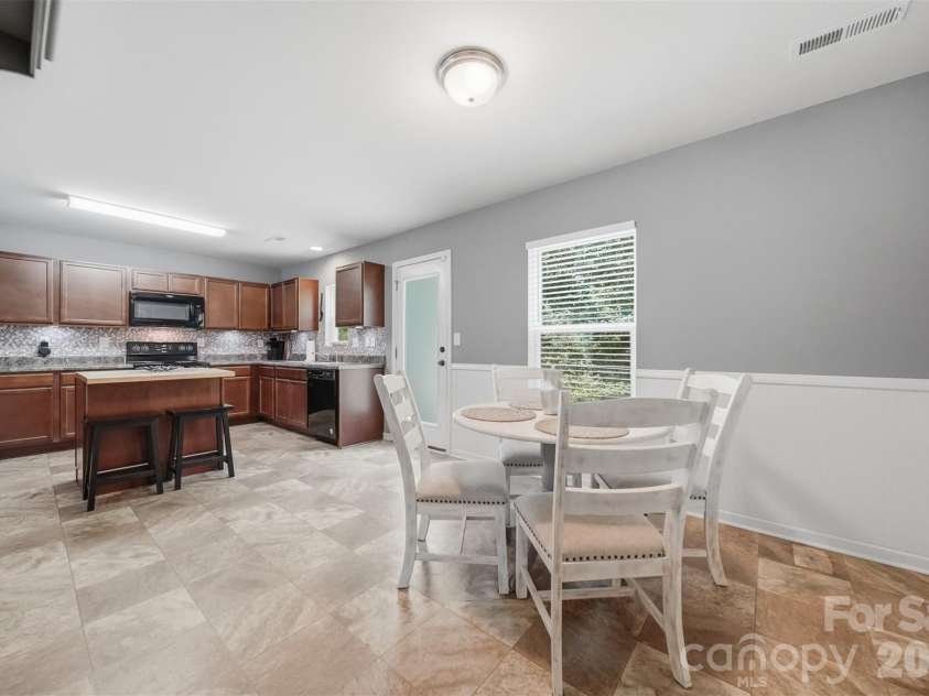3938 Hemingway Drive, Hickory, NC 28601.  MLS# CAR4389745, YatesRealty ID 28738. 