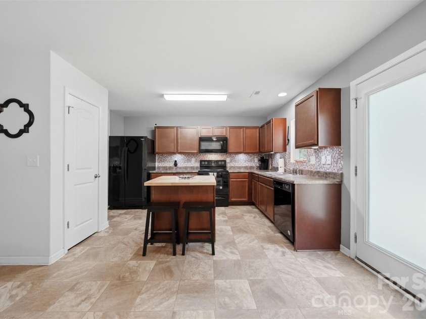 3938 Hemingway Drive, Hickory, NC 28601.  MLS# CAR4389745, YatesRealty ID 28738. 