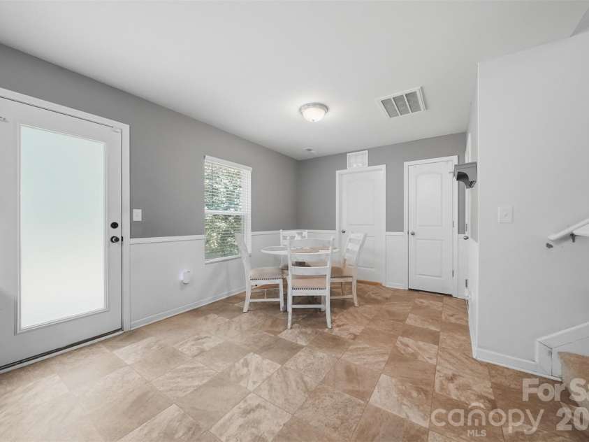 3938 Hemingway Drive, Hickory, NC 28601.  MLS# CAR4389745, YatesRealty ID 28738. 