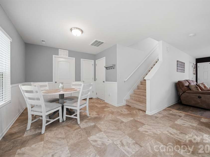 3938 Hemingway Drive, Hickory, NC 28601.  MLS# CAR4389745, YatesRealty ID 28738. 