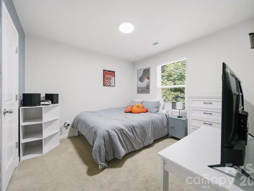 3938 Hemingway Drive, Hickory, NC 28601.  MLS# CAR4389745, YatesRealty ID 28738. 