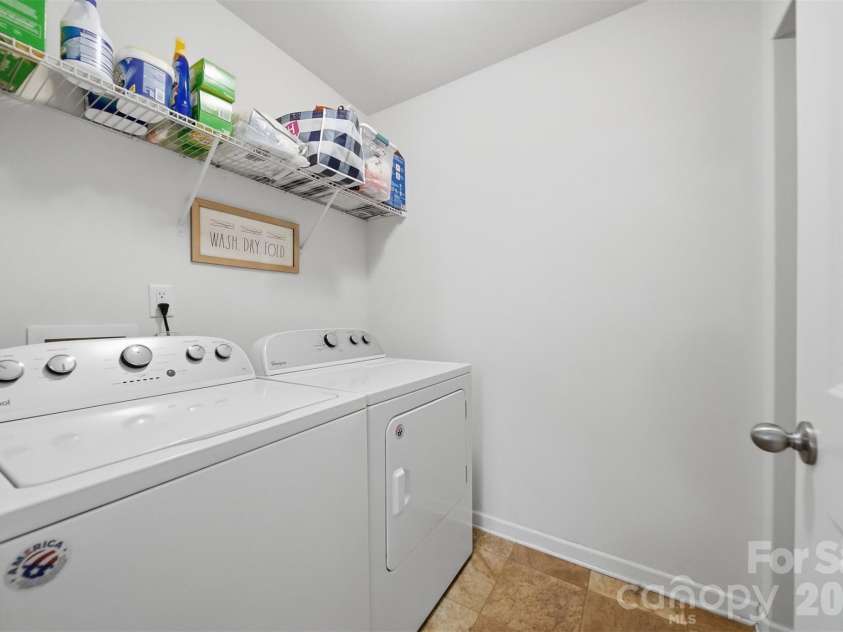 3938 Hemingway Drive, Hickory, NC 28601.  MLS# CAR4389745, YatesRealty ID 28738. 