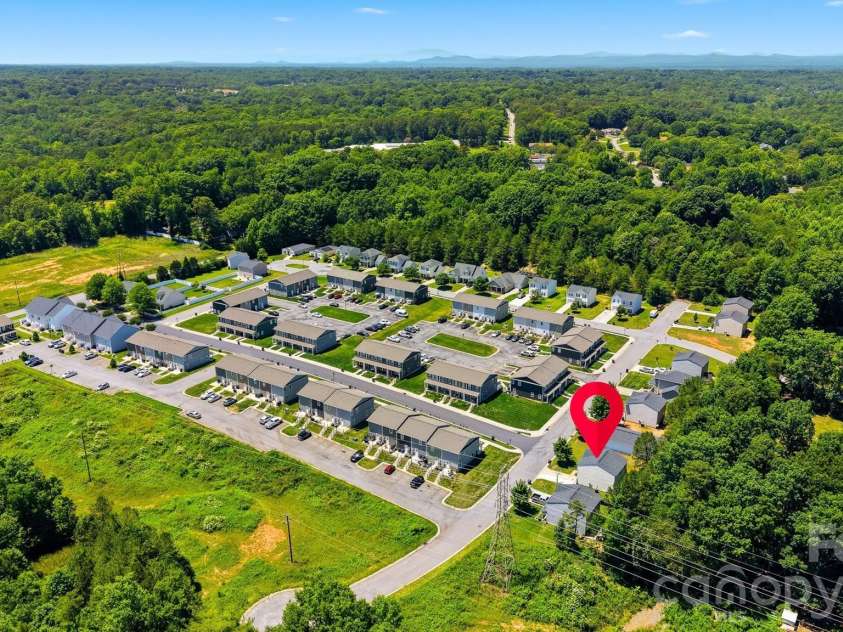 3938 Hemingway Drive, Hickory, NC 28601.  MLS# CAR4389745, YatesRealty ID 28738. 