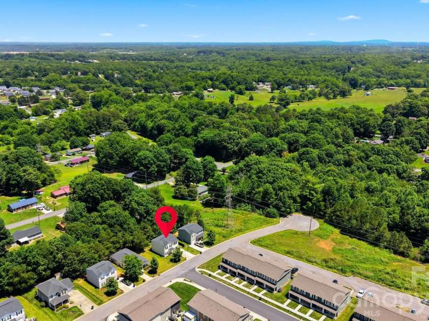 3938 Hemingway Drive, Hickory, NC 28601.  MLS# CAR4389745, YatesRealty ID 28738. 