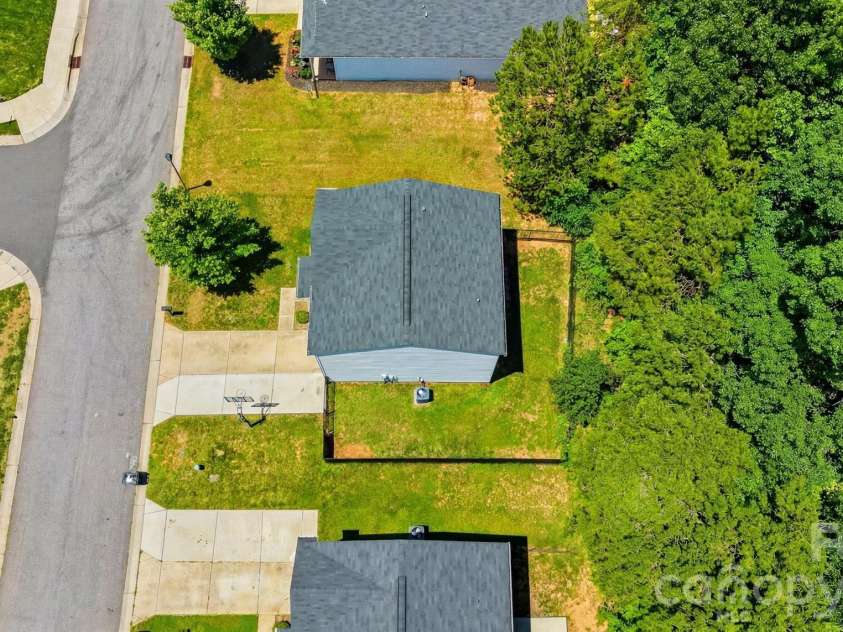 3938 Hemingway Drive, Hickory, NC 28601.  MLS# CAR4389745, YatesRealty ID 28738. 