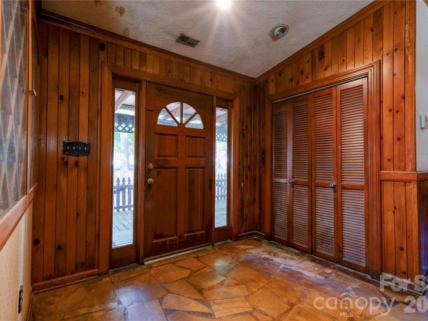1419 Melrose Drive, Shelby, NC 28152.  MLS# CAR4390239, YatesRealty ID 28739. Entryway