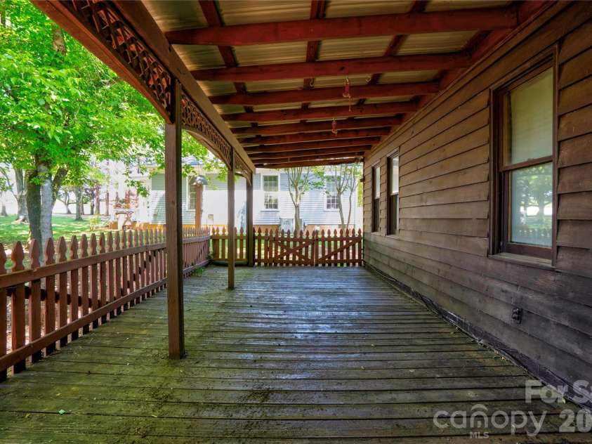 1419 Melrose Drive, Shelby, NC 28152.  MLS# CAR4390239, YatesRealty ID 28739. Front Porch