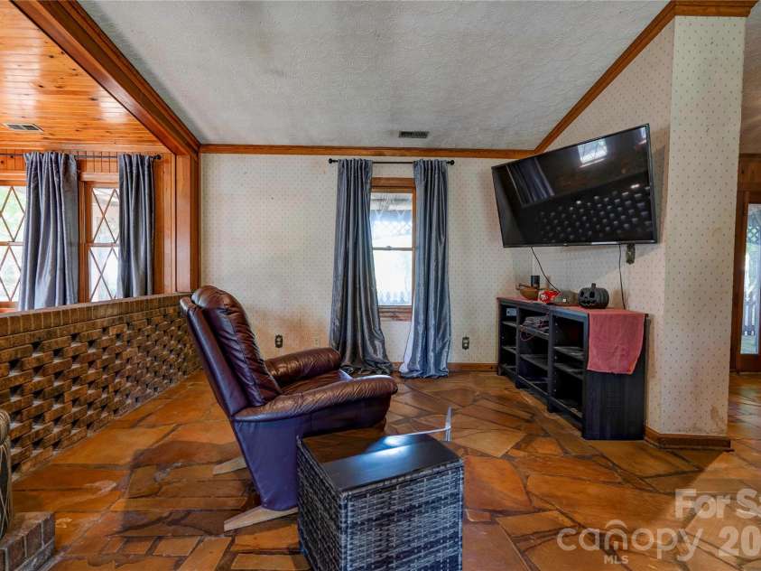 1419 Melrose Drive, Shelby, NC 28152.  MLS# CAR4390239, YatesRealty ID 28739. Living Room
