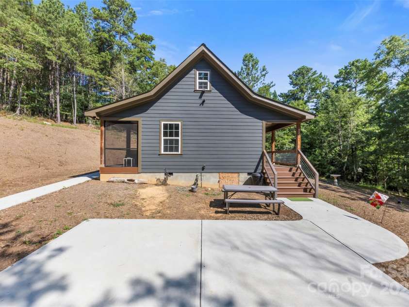8333 Catawba Cove Drive, Belmont, NC 28012.  MLS# CAR4278915, YatesRealty ID 28739. 