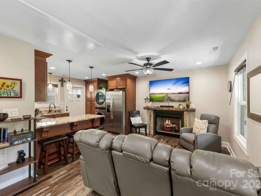 8333 Catawba Cove Drive, Belmont, NC 28012.  MLS# CAR4278915, YatesRealty ID 28739. 