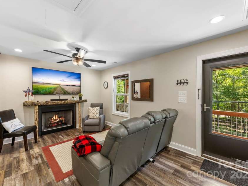 8333 Catawba Cove Drive, Belmont, NC 28012.  MLS# CAR4278915, YatesRealty ID 28739. 