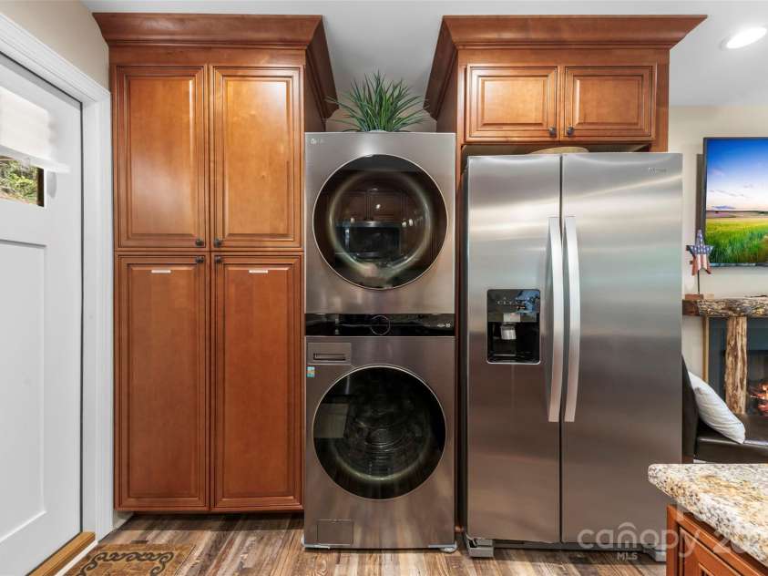 8333 Catawba Cove Drive, Belmont, NC 28012.  MLS# CAR4278915, YatesRealty ID 28739. 