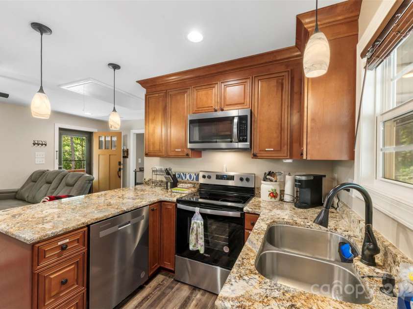 8333 Catawba Cove Drive, Belmont, NC 28012.  MLS# CAR4278915, YatesRealty ID 28739. 