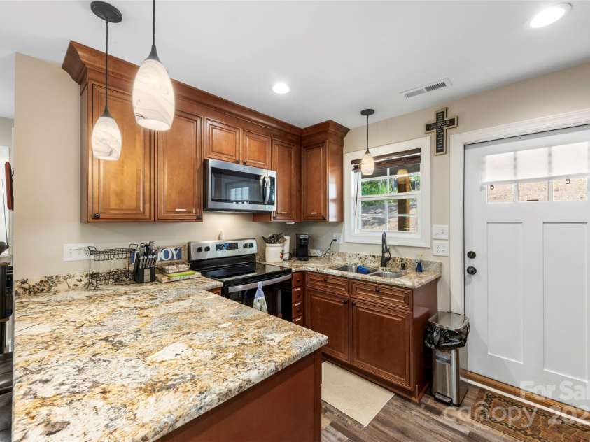 8333 Catawba Cove Drive, Belmont, NC 28012.  MLS# CAR4278915, YatesRealty ID 28739. 