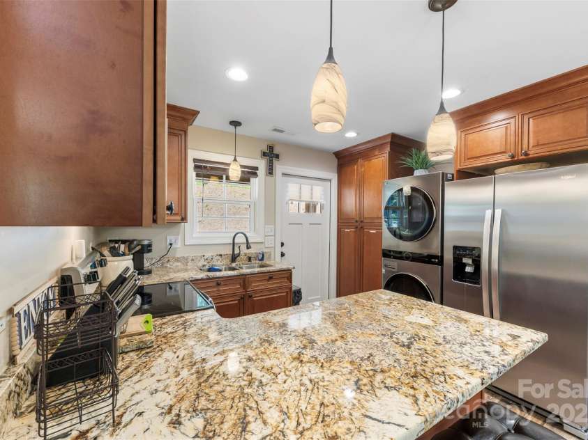 8333 Catawba Cove Drive, Belmont, NC 28012.  MLS# CAR4278915, YatesRealty ID 28739. 