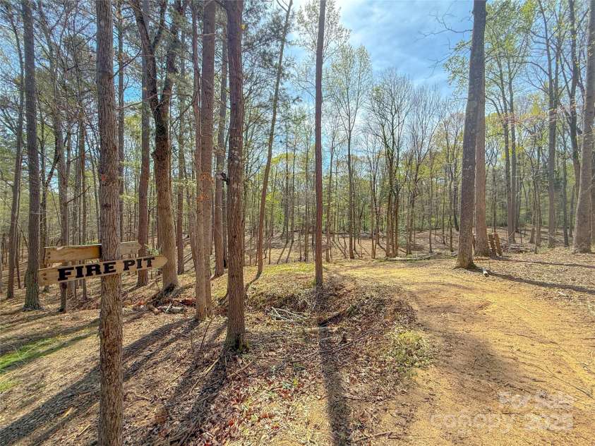 8333 Catawba Cove Drive, Belmont, NC 28012.  MLS# CAR4278915, YatesRealty ID 28739. 