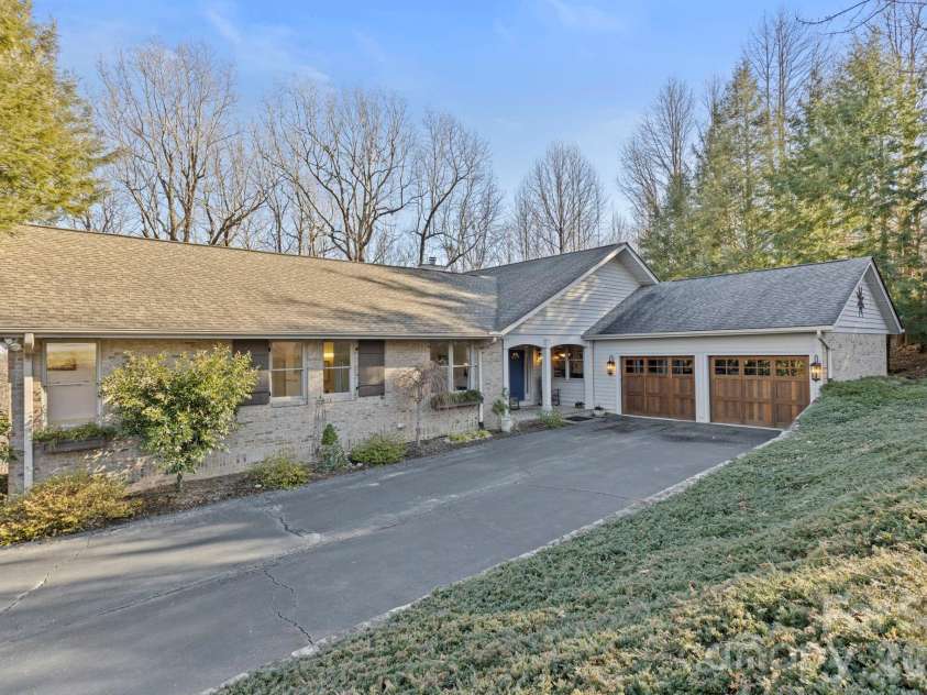 103 Bellshire Drive, Flat Rock, NC 28731.  MLS# CAR4352337, YatesRealty ID 2874. 
