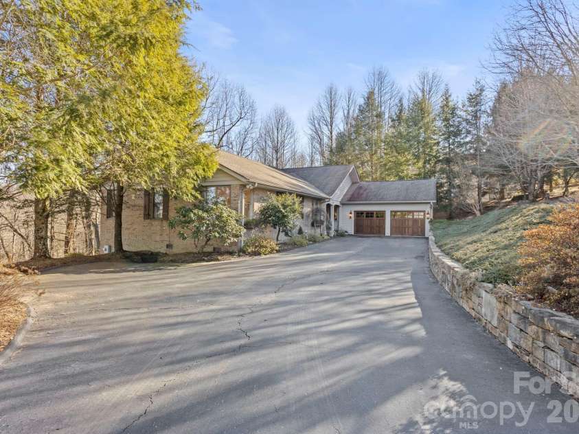 103 Bellshire Drive, Flat Rock, NC 28731.  MLS# CAR4352337, YatesRealty ID 2874. 