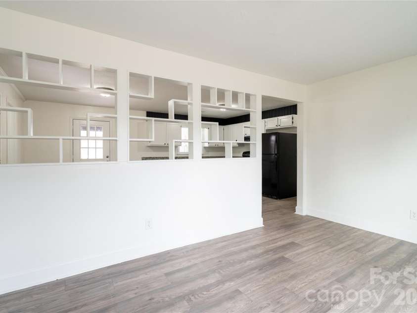 3115 Crestview Drive, Florence, SC 29501.  MLS# CAR4340430, YatesRealty ID 2874. 