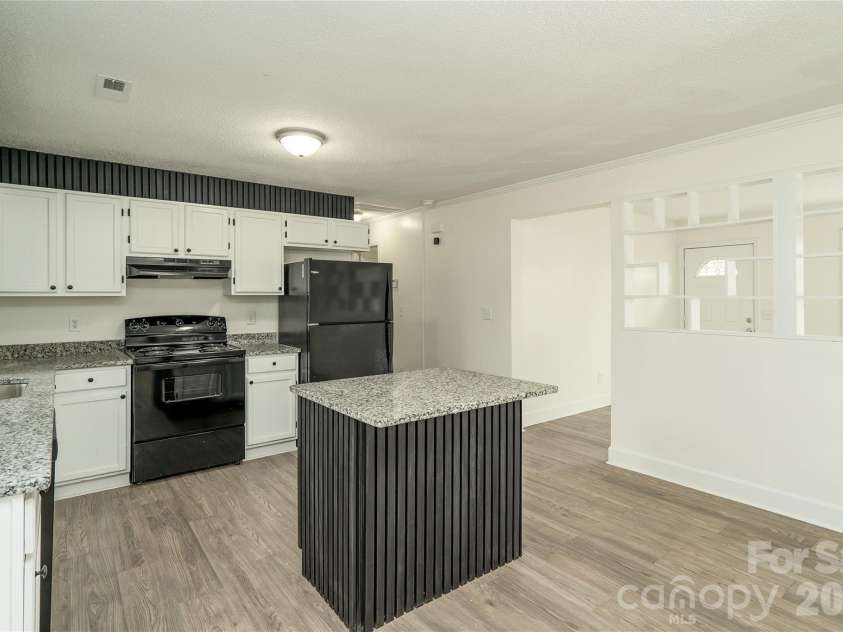 3115 Crestview Drive, Florence, SC 29501.  MLS# CAR4340430, YatesRealty ID 2874. 