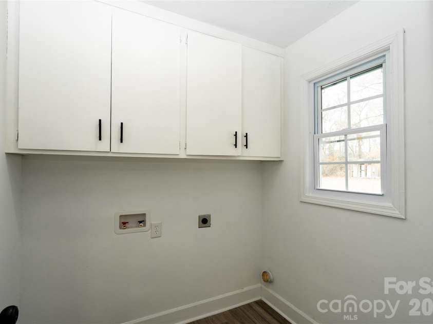 3115 Crestview Drive, Florence, SC 29501.  MLS# CAR4340430, YatesRealty ID 2874. 