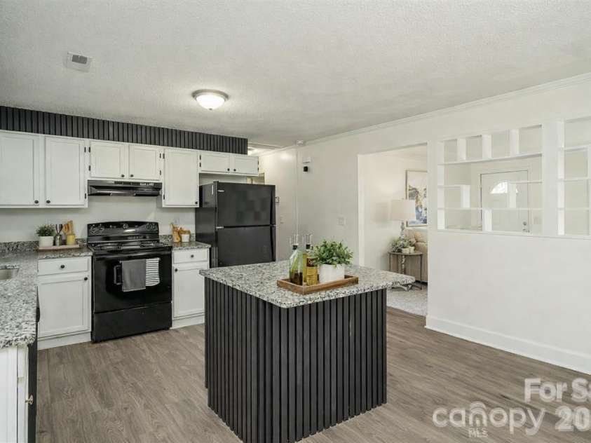 3115 Crestview Drive, Florence, SC 29501.  MLS# CAR4340430, YatesRealty ID 2874. Digitally staged