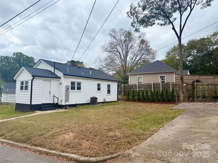 59 Mckinnon Avenue, Concord, NC 28025.  MLS# CAR4280953, YatesRealty ID 28740. 