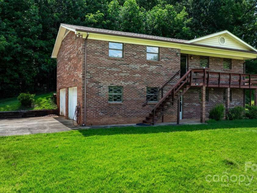 343 Highland Drive, Marion, NC 28752.  MLS# CAR4281875, YatesRealty ID 28741. 