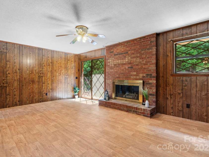 343 Highland Drive, Marion, NC 28752.  MLS# CAR4281875, YatesRealty ID 28741. 