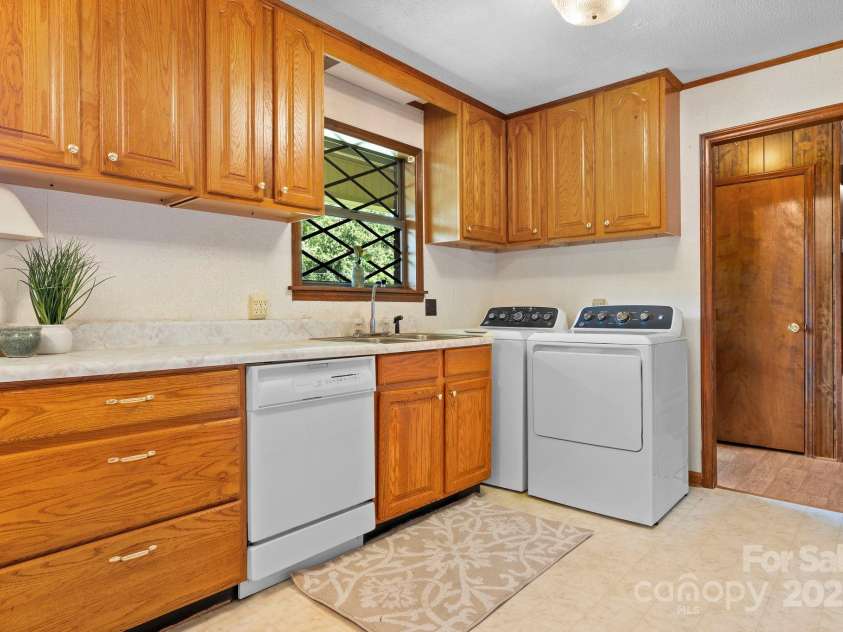 343 Highland Drive, Marion, NC 28752.  MLS# CAR4281875, YatesRealty ID 28741. 