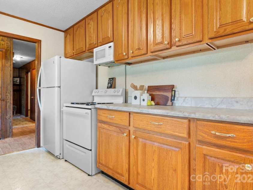 343 Highland Drive, Marion, NC 28752.  MLS# CAR4281875, YatesRealty ID 28741. 