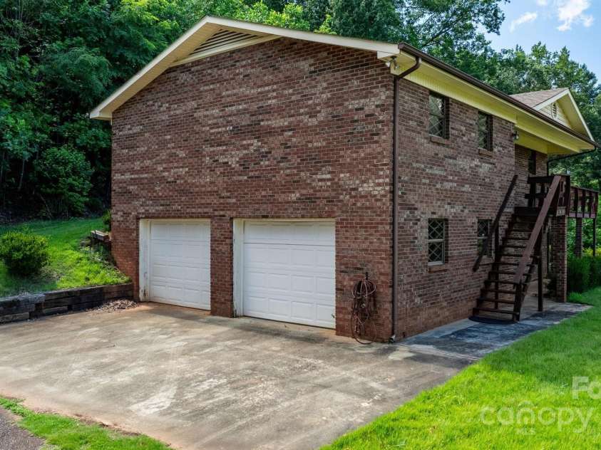 343 Highland Drive, Marion, NC 28752.  MLS# CAR4281875, YatesRealty ID 28741. 