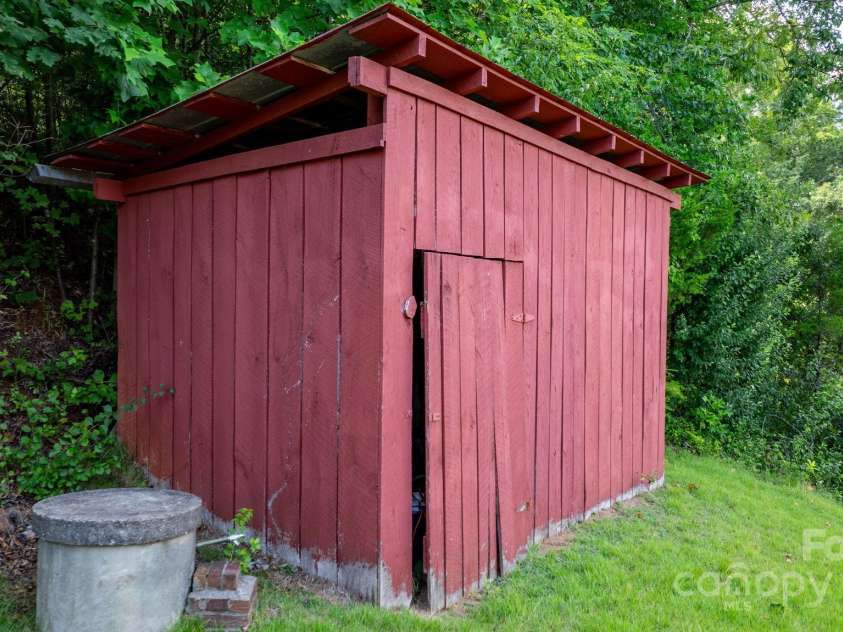 343 Highland Drive, Marion, NC 28752.  MLS# CAR4281875, YatesRealty ID 28741. 