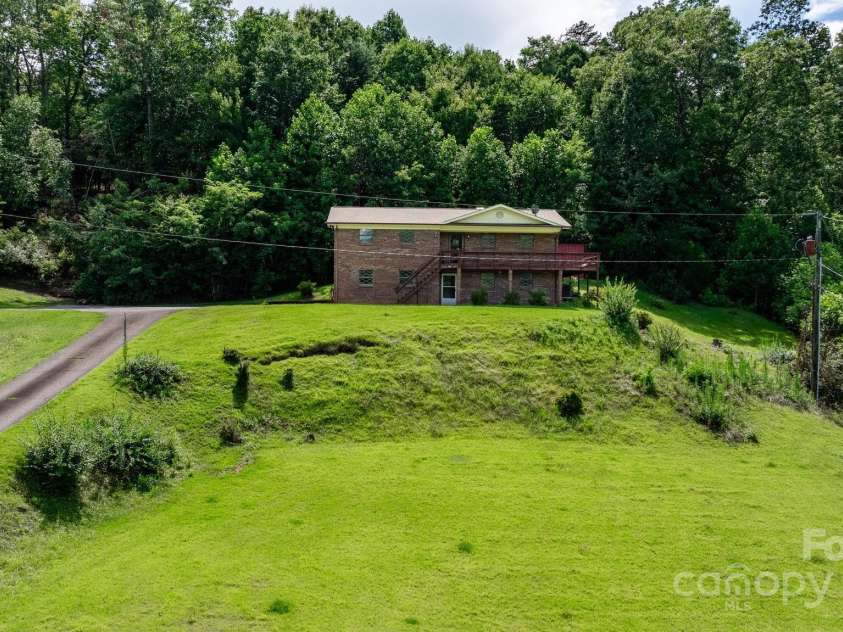 343 Highland Drive, Marion, NC 28752.  MLS# CAR4281875, YatesRealty ID 28741. 