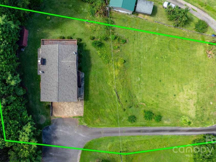 343 Highland Drive, Marion, NC 28752.  MLS# CAR4281875, YatesRealty ID 28741. 