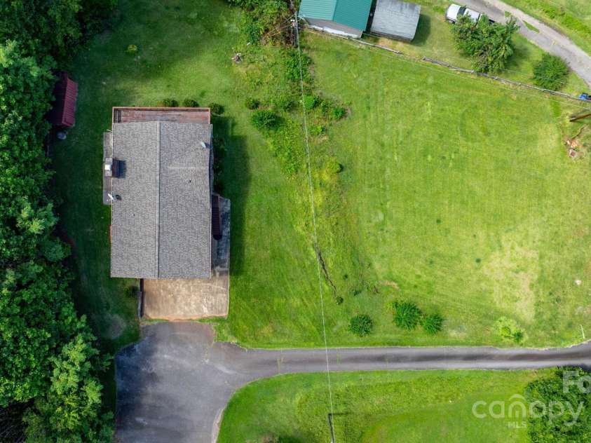 343 Highland Drive, Marion, NC 28752.  MLS# CAR4281875, YatesRealty ID 28741. 