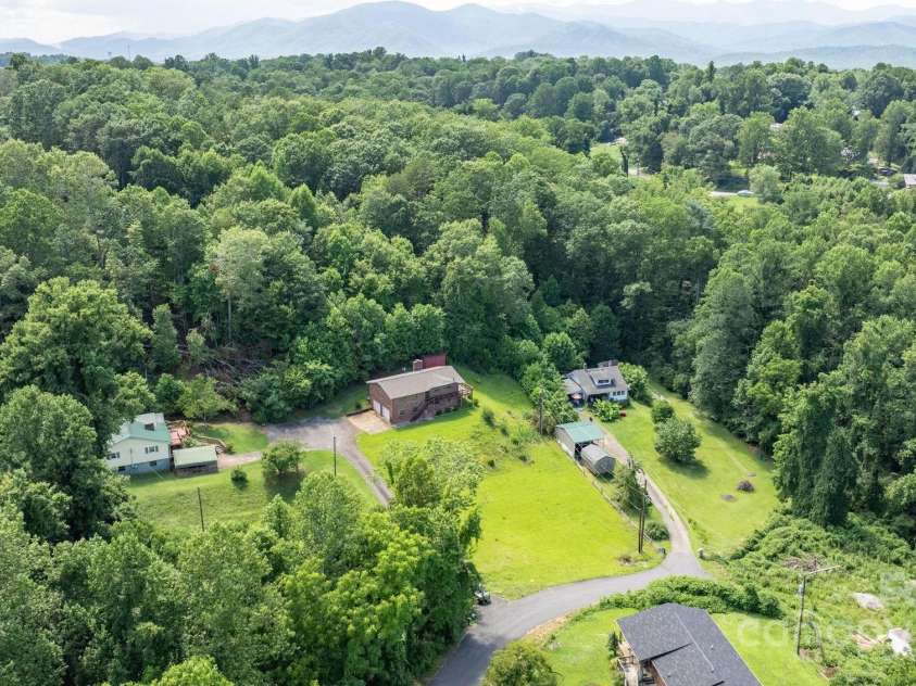 343 Highland Drive, Marion, NC 28752.  MLS# CAR4281875, YatesRealty ID 28741. 