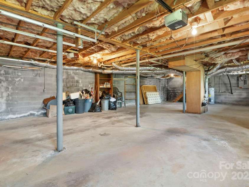 343 Highland Drive, Marion, NC 28752.  MLS# CAR4281875, YatesRealty ID 28741. Basement/Garage Space