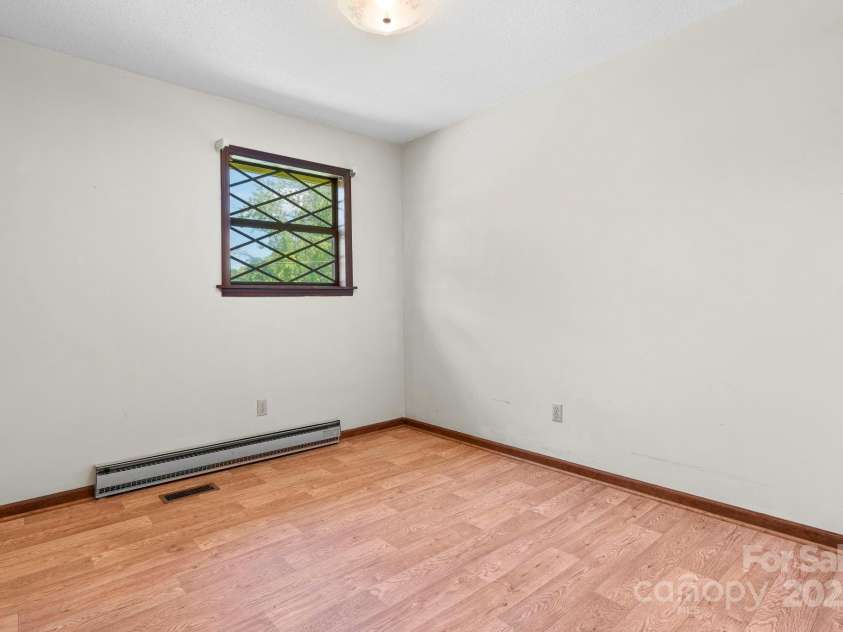 343 Highland Drive, Marion, NC 28752.  MLS# CAR4281875, YatesRealty ID 28741. Br 3