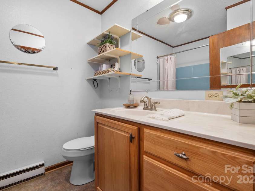 343 Highland Drive, Marion, NC 28752.  MLS# CAR4281875, YatesRealty ID 28741. Guest Full Ba