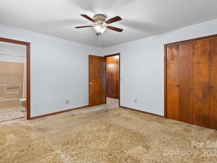 343 Highland Drive, Marion, NC 28752.  MLS# CAR4281875, YatesRealty ID 28741. Primary Br