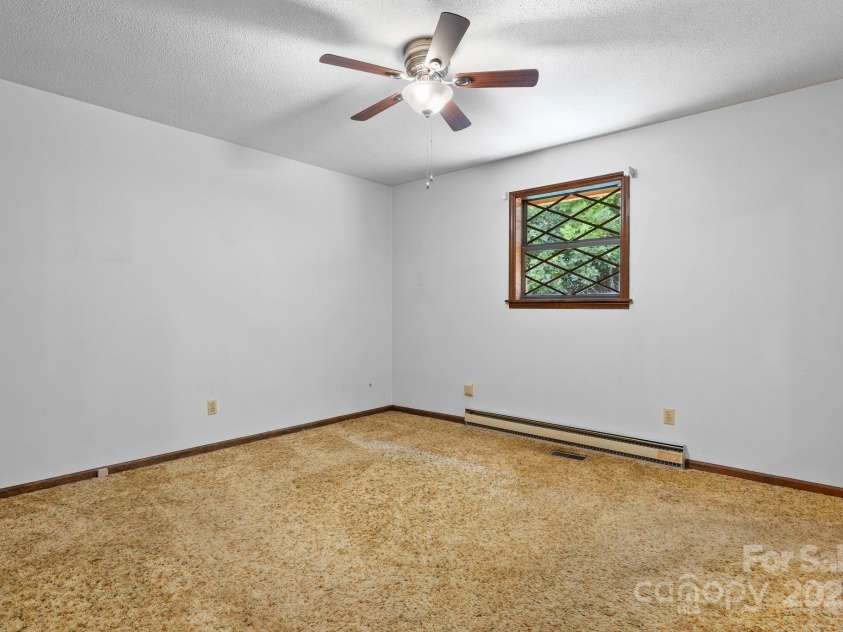 343 Highland Drive, Marion, NC 28752.  MLS# CAR4281875, YatesRealty ID 28741. Primary Br