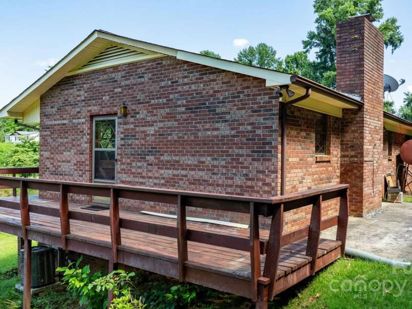 343 Highland Drive, Marion, NC 28752.  MLS# CAR4281875, YatesRealty ID 28741. Side Deck