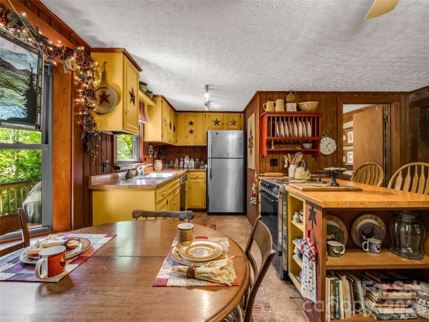 1208 Forest Lake Heights Drive, Nebo, NC 28761.  MLS# CAR4391065, YatesRealty ID 28742. 