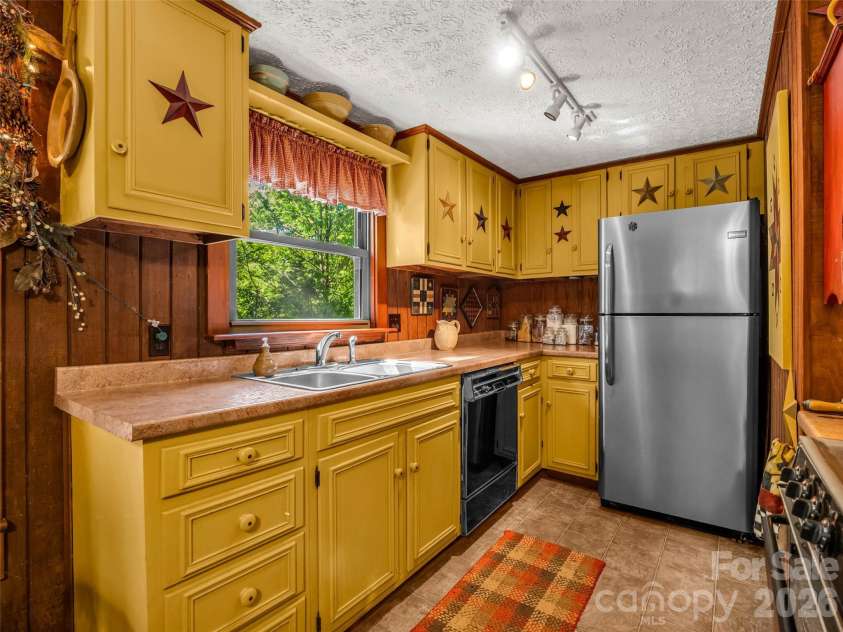 1208 Forest Lake Heights Drive, Nebo, NC 28761.  MLS# CAR4391065, YatesRealty ID 28742. 